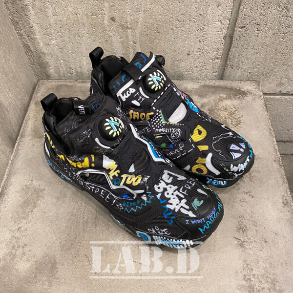 ヴェトモン x REEBOK 偽物 | INSTAPUMP BLACK SCRIBBLE スニーカーUAH21SN244