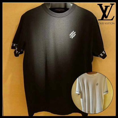 非常に入手困難なルイヴィトンのシンプルTシャツ、パロディデザインの半袖が2色展開で1AFQSHです。
